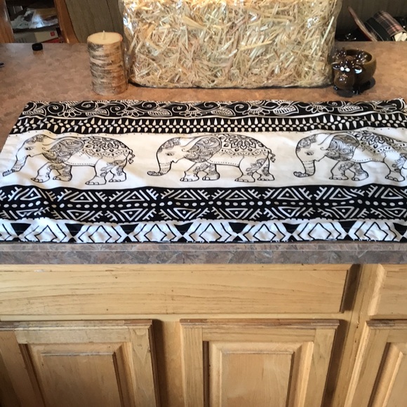 Elephant 🐘 inspired whimsical set of two pillowcases/shams - Picture 4 of 11